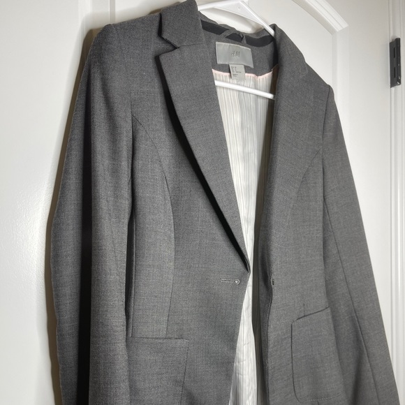 H&M Women’s Gray Fitted Blazer size 2